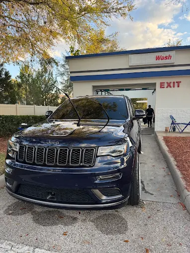 Dark blue Jeep Grand Cherokee at Bullseye Auto Spa wash bay