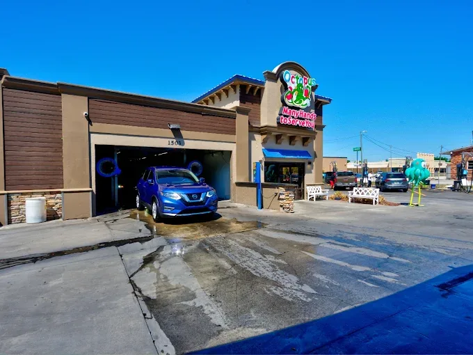 Octopus Car Wash Plant City exterior entrance and wash bay